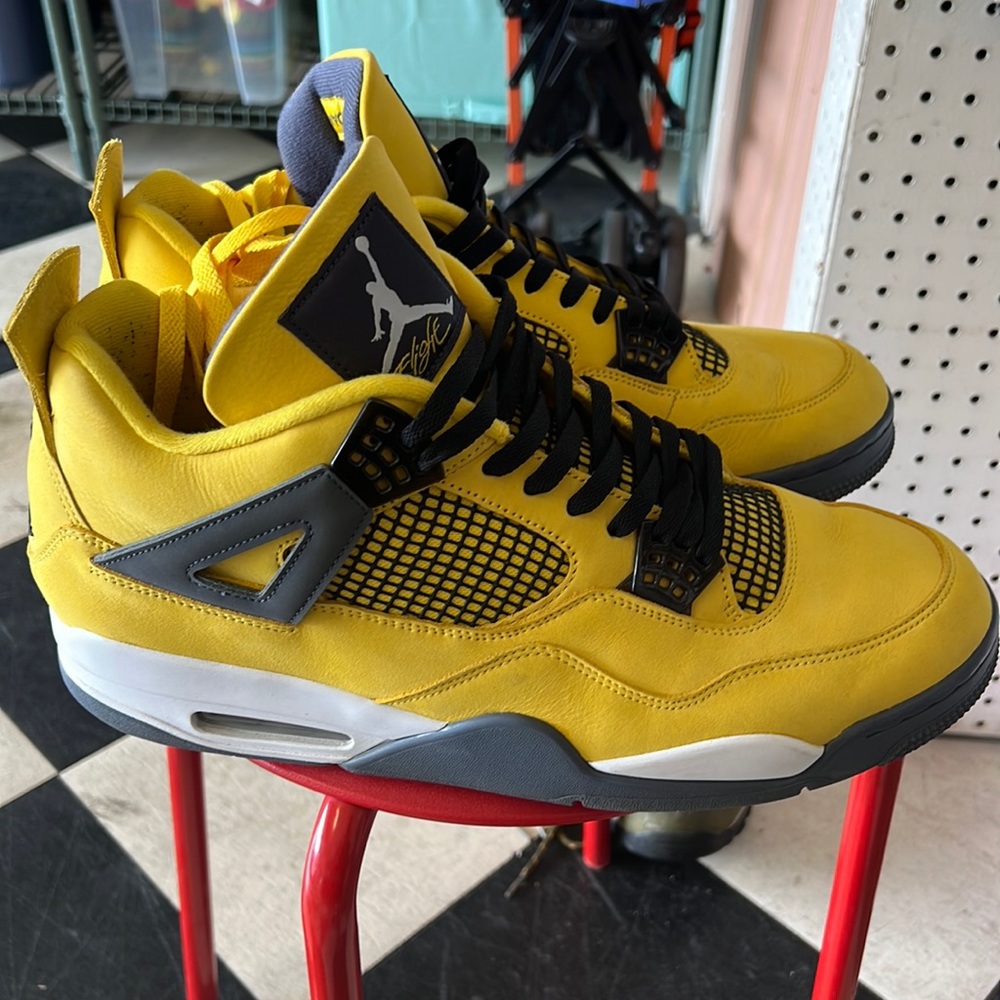Jordan 4 “ lightning “